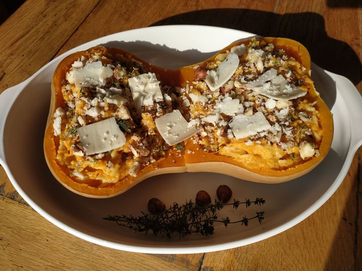Butternut farçie au riz et aux noisettes