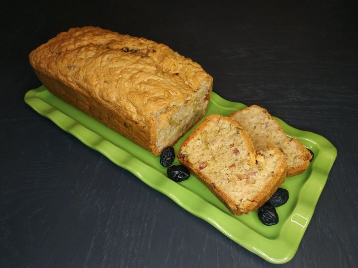 Cake aux olives et lardons